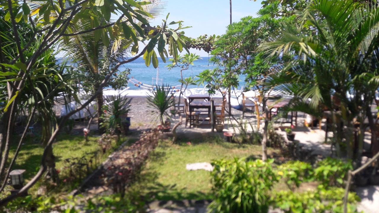 Warung Pantai Bungalows Amed Eksteriør billede